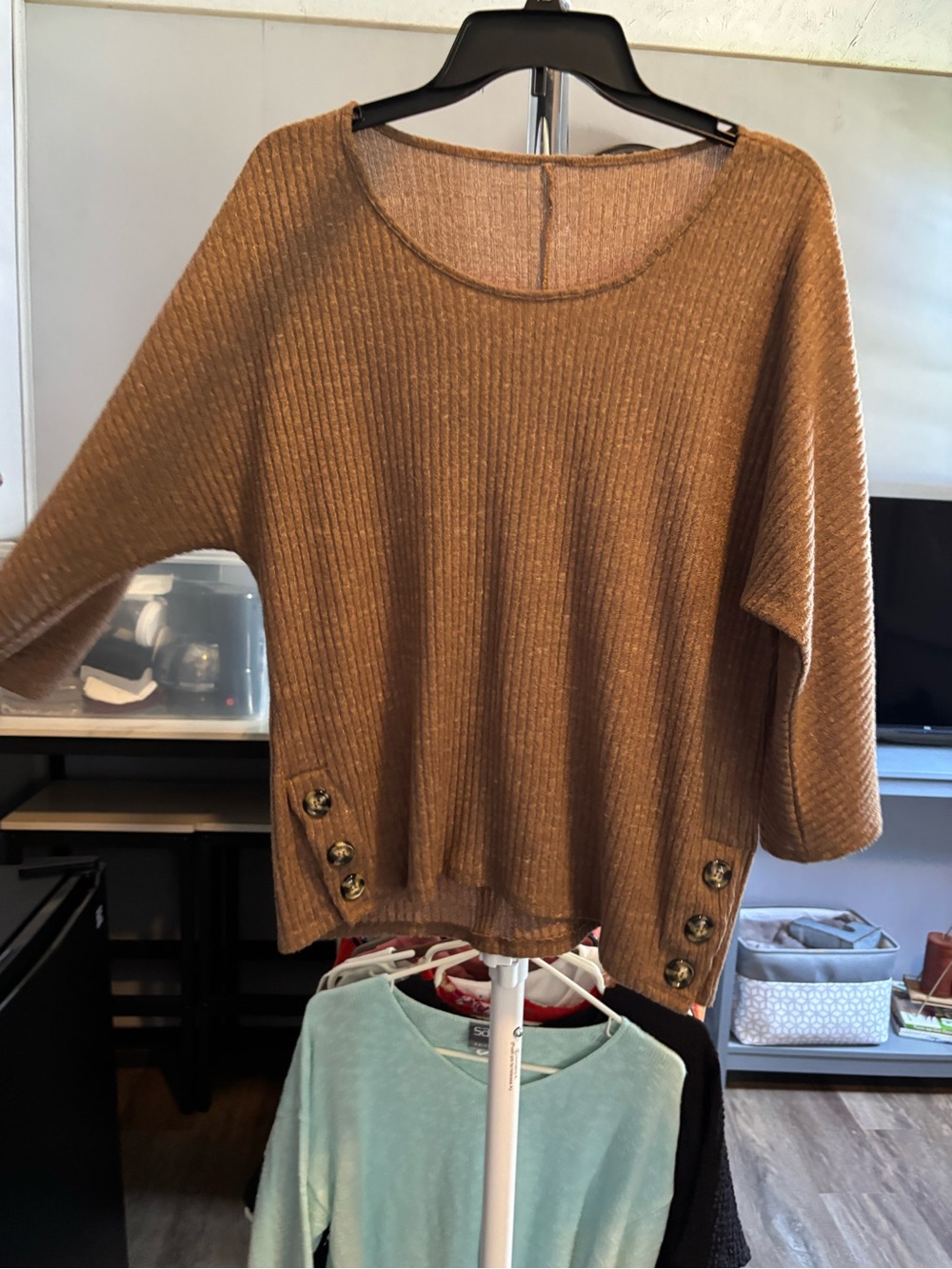 Women's Ribbed Button-Hem Sweater - Camel
